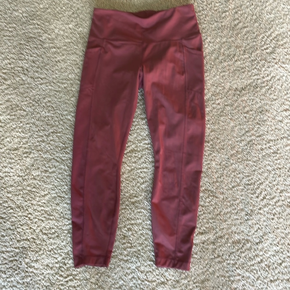 Cropped pink leggings